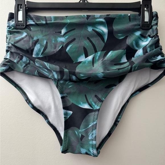 Black and Green Women's Swimwear - Picture 3 of 4